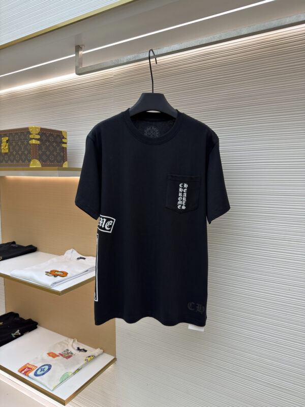 Short-Sleeve T-Shirt with T-Bar Detail on the Side and Rose Print on the Back