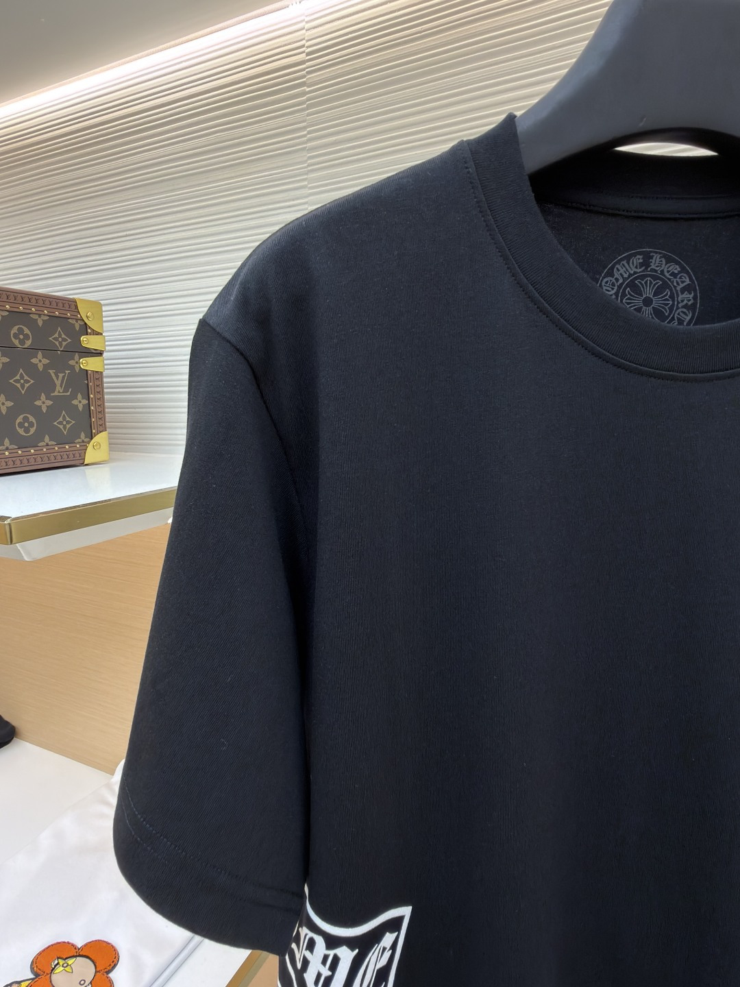 Short-Sleeve T-Shirt with T-Bar Detail on the Side and Rose Print on the Back - Image 4