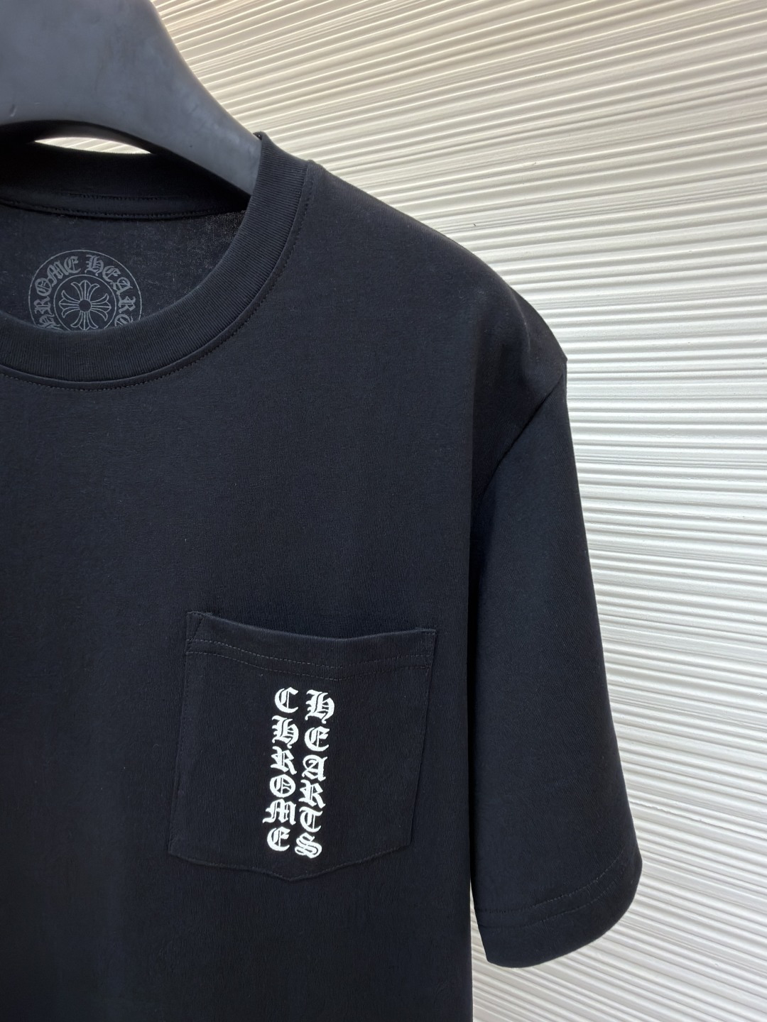 Short-Sleeve T-Shirt with T-Bar Detail on the Side and Rose Print on the Back - Image 5