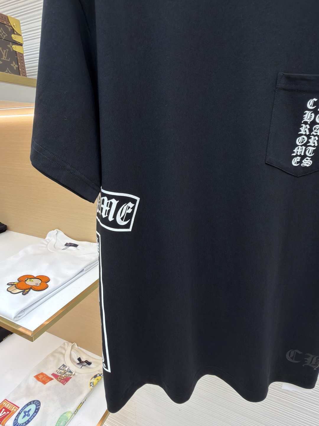 Short-Sleeve T-Shirt with T-Bar Detail on the Side and Rose Print on the Back - Image 6