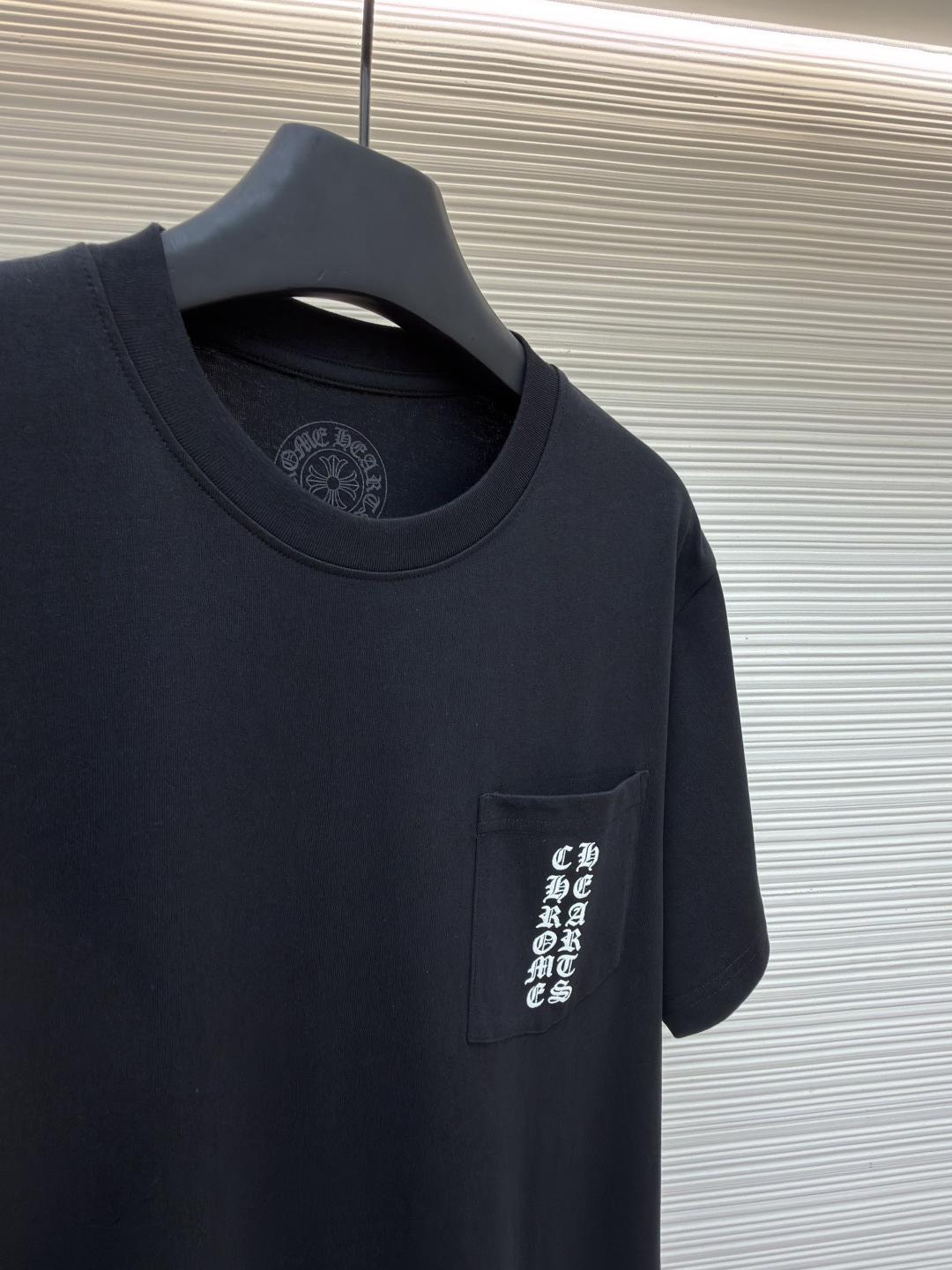 Short-Sleeve T-Shirt with T-Bar Detail on the Side and Rose Print on the Back - Image 8
