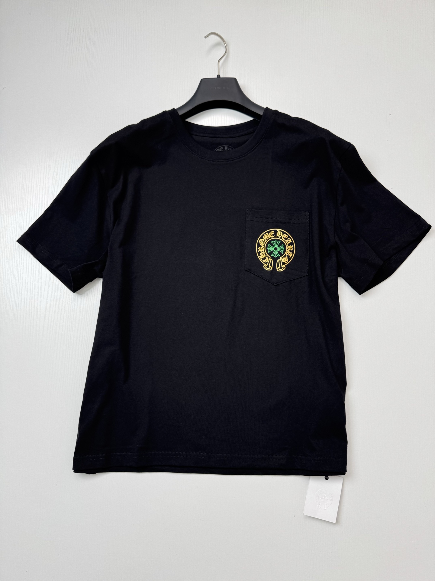 Beijing Exclusive Gold and Green Horseshoe Print T-Shirt - Image 3