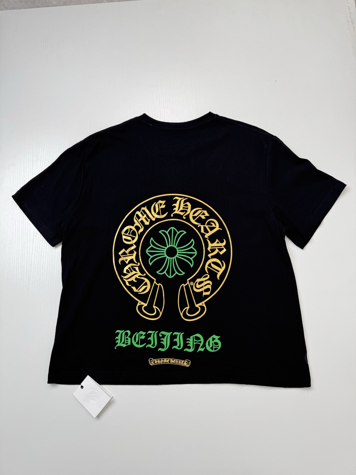 Beijing Exclusive Gold and Green Horseshoe Print T-Shirt - Image 4