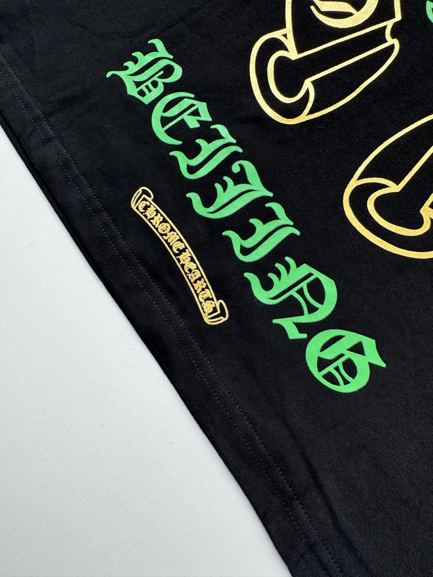 Beijing Exclusive Gold and Green Horseshoe Print T-Shirt - Image 6
