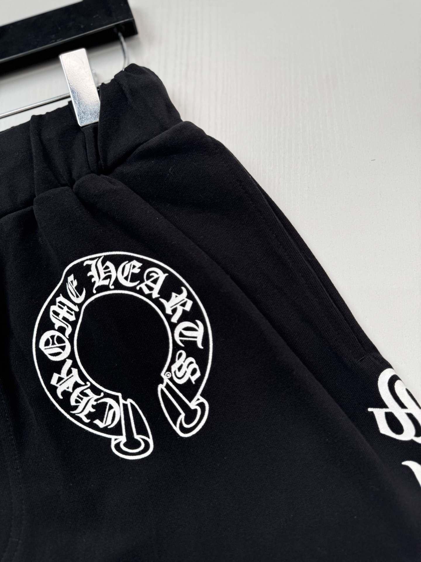 Chrome Hearts Side-Print Gothic Horseshoe-Print Athletic Shorts - Image 9