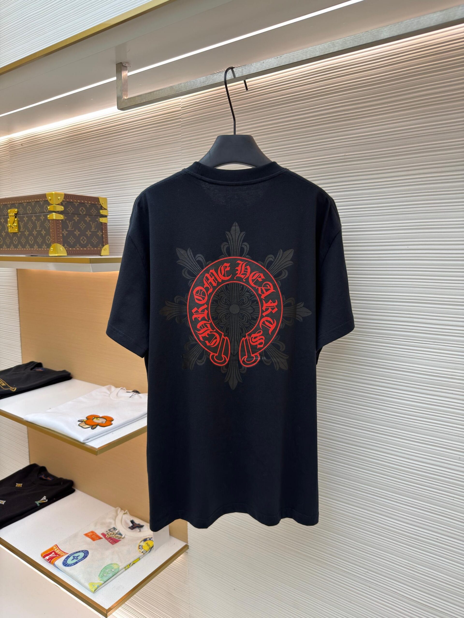 London Exclusive Vine-Print Horse Shoe Short-Sleeve Shirt - Image 2