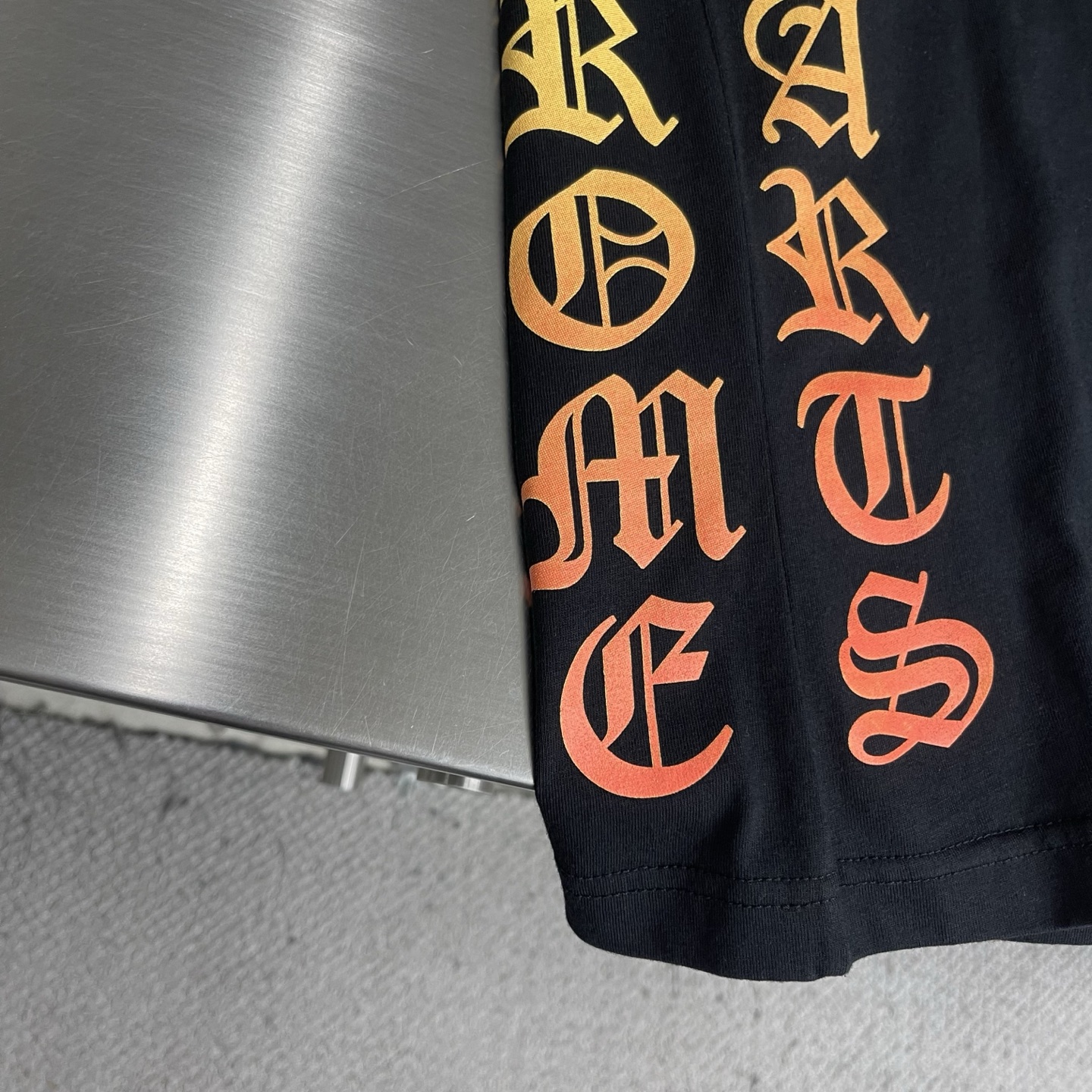 26SS Short-Sleeve T-Shirt with Colorful Letter Horsehoe Print - Image 7