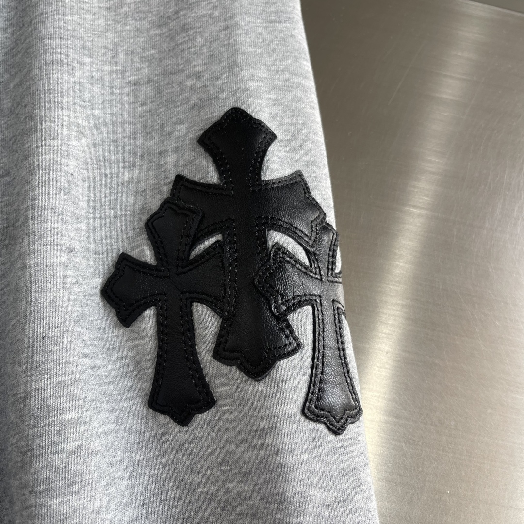 Round-Neck Fleece-Lined Sweatshirt with Leather Accents - Image 5