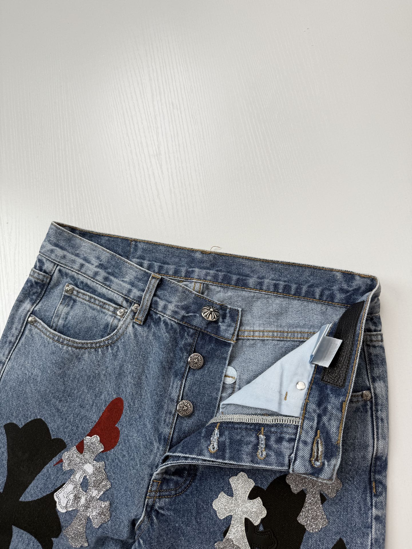 CH Multicolored Cross-Patterned Patchwork Leather-Trimmed Heart-Print Jeans - Image 10
